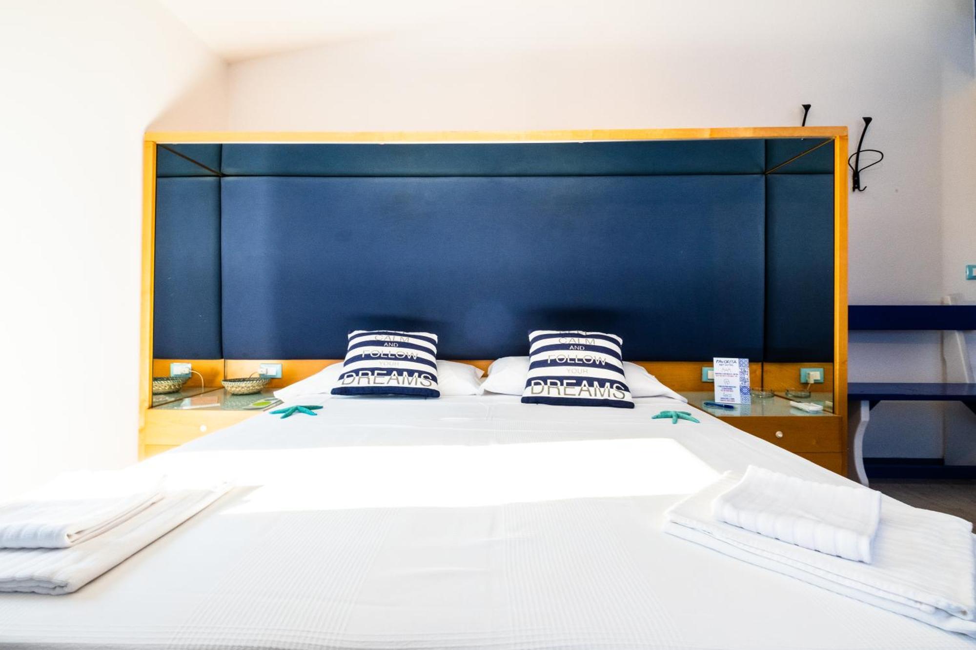 La Favorita Hotel Cala Gonone Exterior photo